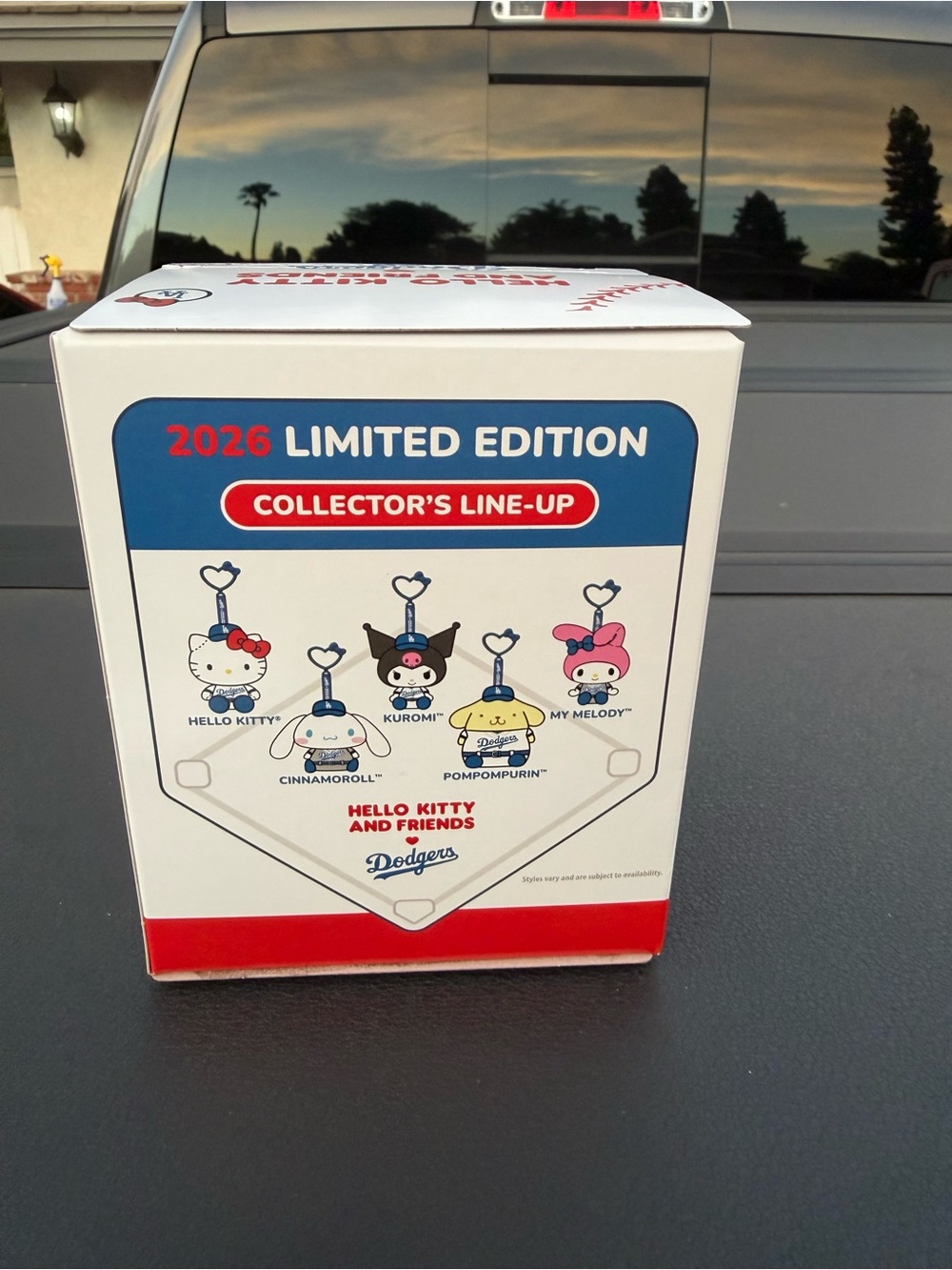 Los Angeles Dodgers Hello Kitty Limited Edition Plush keychain - Picture 2 of 4